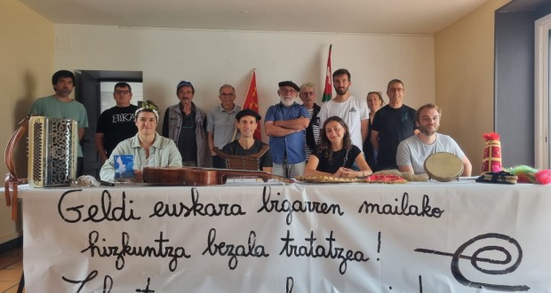 25.07.14 EHE prentsaurrekoa Donapaleun